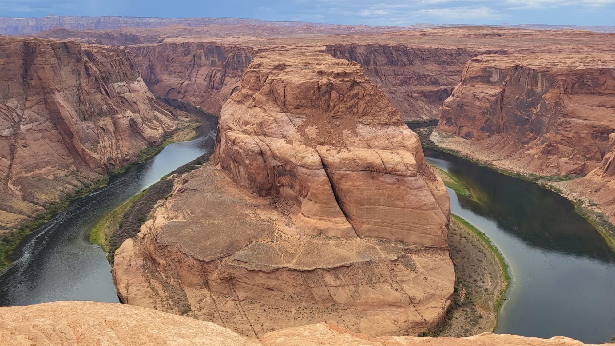 Vista dello Horseshoe Bend con acqua